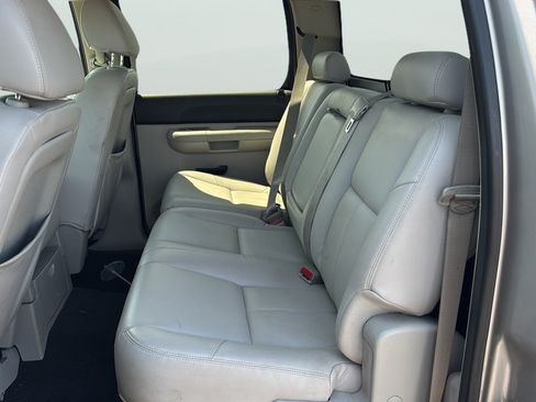 Used 2008 Chevrolet Silverado 2500 LT w/ 1LT Convenience Package AWD/4WD image 32
