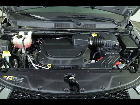 Used 2023 Chrysler Pacifica Touring-L w/ Uconnect Theater Family Group AWD/4WD image 22
