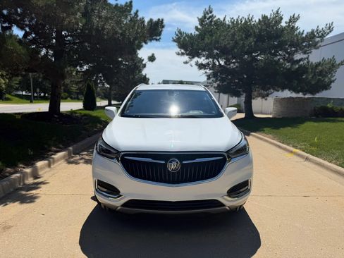 Used 2020 Buick Enclave Essence FWD image 2