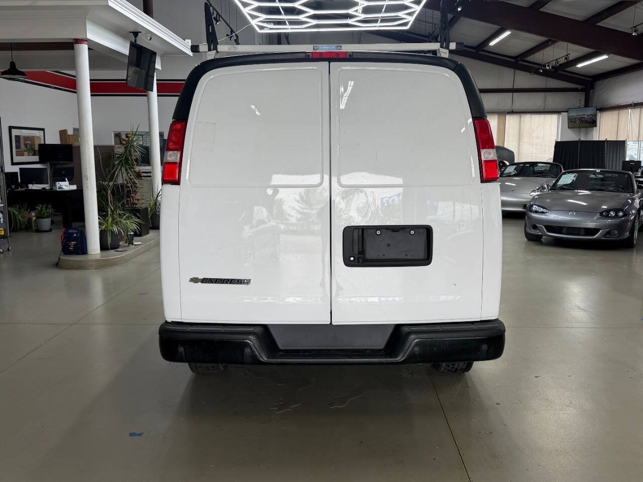 Used 2021 Chevrolet Express 2500 w/ Driver Convenience Package RWD image 3