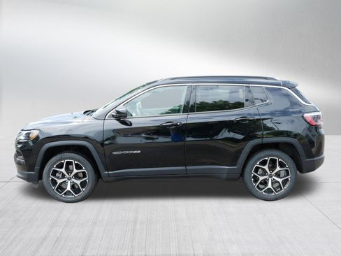 Used 2025 Jeep Compass Limited w/ Mopar Graphics Package AWD/4WD image 4