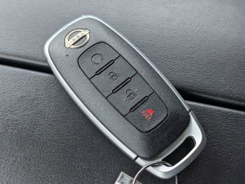 Used 2023 Nissan Rogue SV FWD image 31
