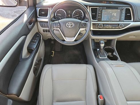 Used 2015 Toyota Highlander XLE image 11
