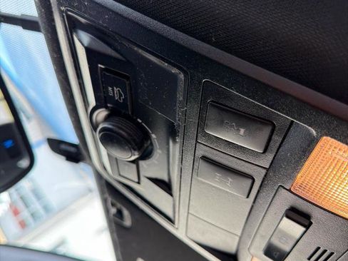 Used 2017 Toyota Tacoma TRD Off-Road w/ Tow Package (A/T) image 33