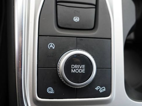 Used 2020 Ford Explorer XLT w/ Equipment Group 202A AWD/4WD image 30