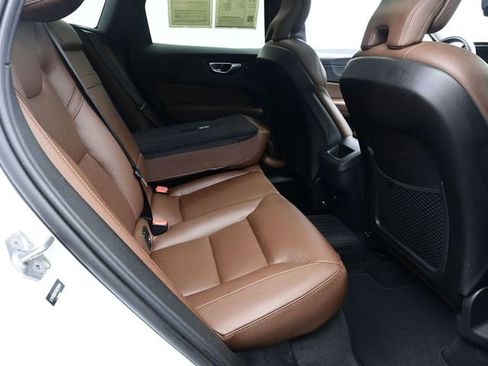 Used 2019 Volvo XC60 T5 Momentum w/ Premium Package image 27