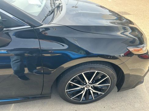 Used 2023 Toyota Camry SE image 2