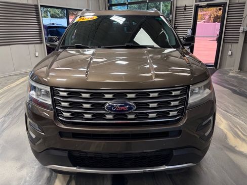 Used 2016 Ford Explorer XLT w/ Equipment Group 202A AWD/4WD image 37