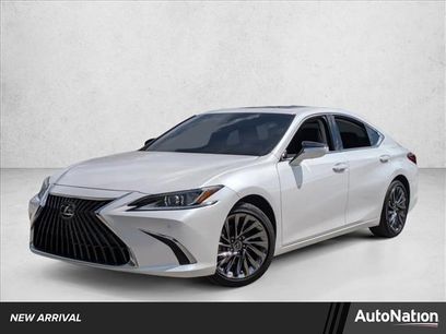 Used 2025 Lexus ES 300h w/ Technology Package