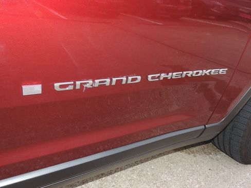 Used 2021 Jeep Grand Cherokee L Limited AWD/4WD image 24