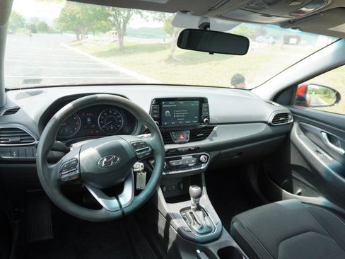 Used 2018 Hyundai Elantra GT FWD image 17