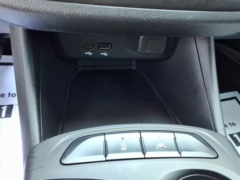Used 2024 Buick Envista Preferred w/ Advanced Safety Package FWD image 12