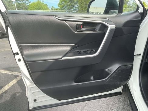Used 2022 Toyota RAV4 LE image 22