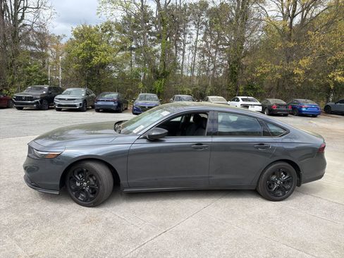 Certified 2025 Honda Accord SE image 6