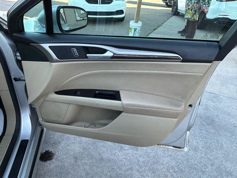 Used 2013 Ford Fusion SE FWD image 16