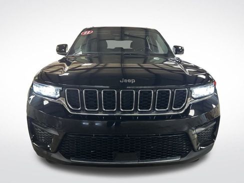 Certified 2023 Jeep Grand Cherokee Laredo w/ Luxury Tech Group I image 9