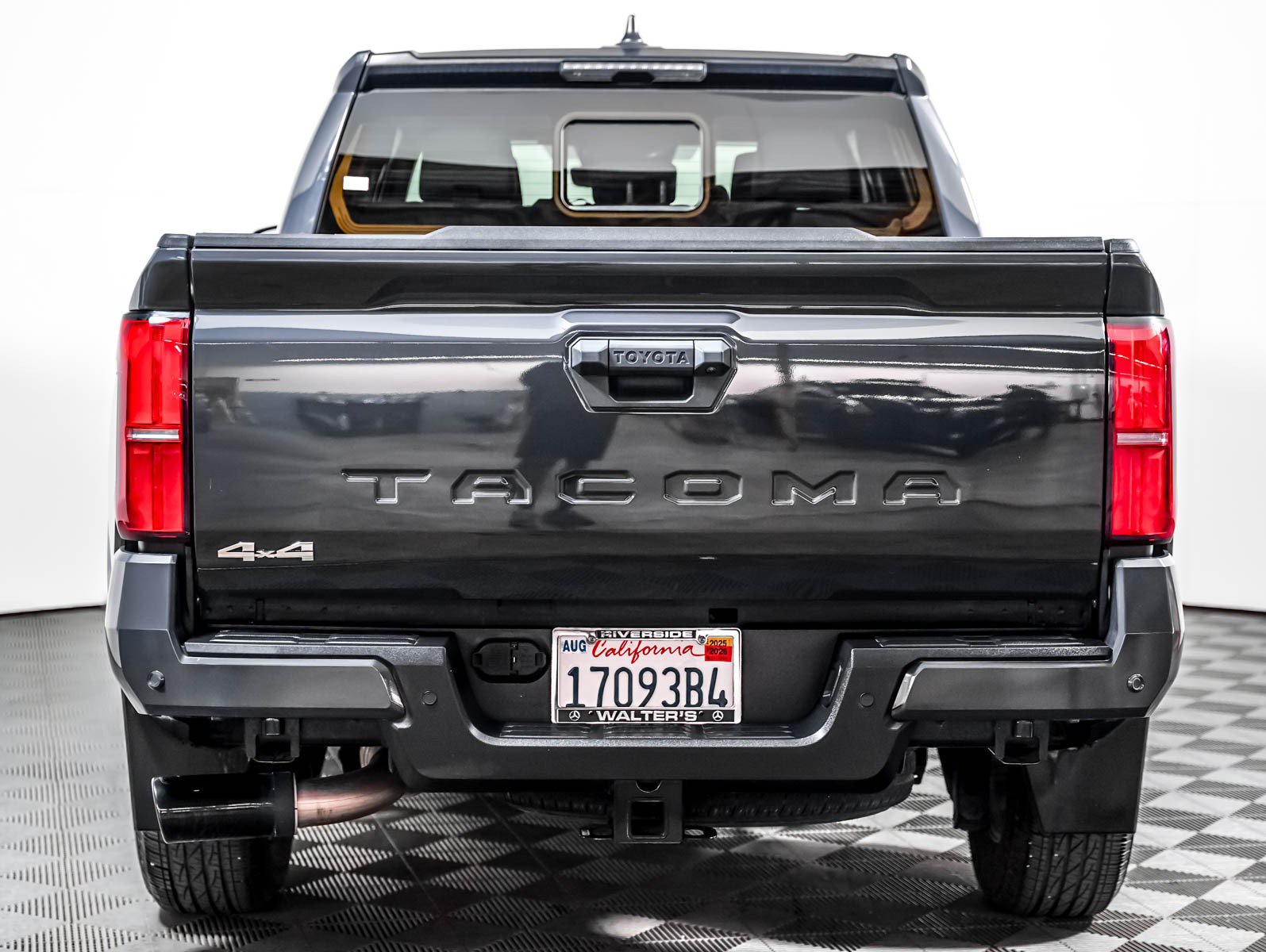 Used 2024 Toyota Tacoma SR5 AWD/4WD image 7