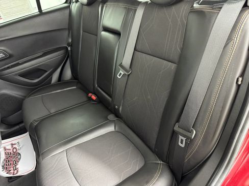 Used 2020 Chevrolet Trax LT w/ LT Convenience Package FWD image 35