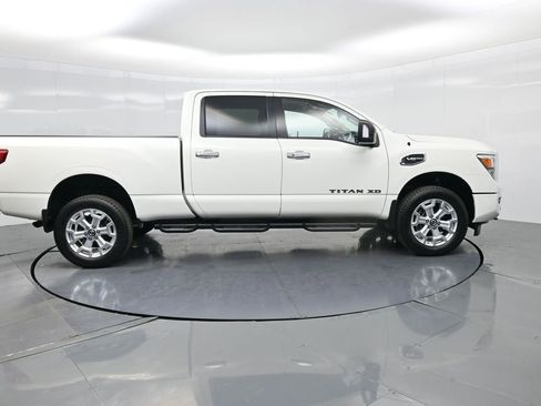 Used 2021 Nissan Titan SV w/ SV Convenience Package image 5
