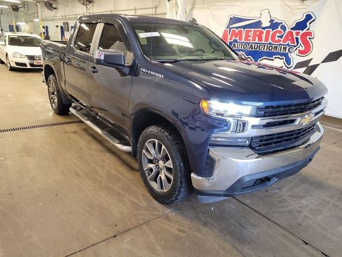 Used 2021 Chevrolet Silverado 1500 LT AWD/4WD image 2