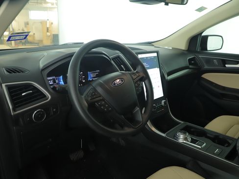 Certified 2024 Ford Edge SE image 22