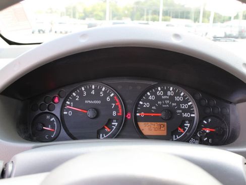 Used 2017 Nissan Frontier SV RWD image 8