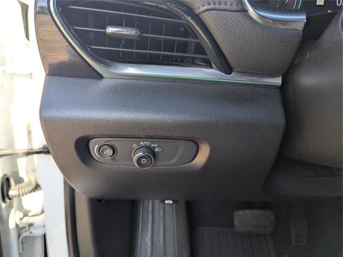 Used 2023 Chevrolet Traverse RS image 46