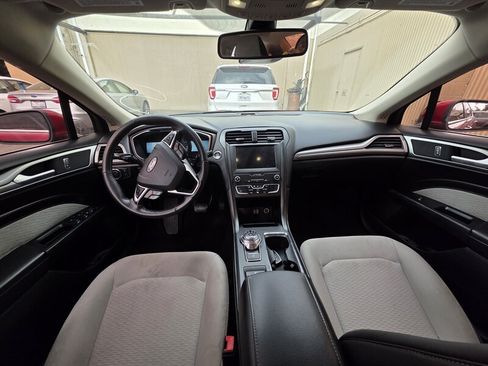 Used 2020 Ford Fusion SE w/ Equipment Group 151A FWD image 12