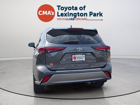 Used 2024 Toyota Highlander Platinum AWD/4WD image 4