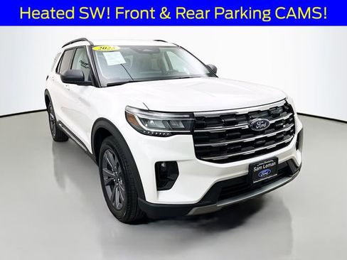 Used 2025 Ford Explorer Active w/ Active Comfort Package image 1
