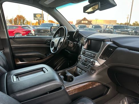 Used 2019 Chevrolet Suburban LT image 12