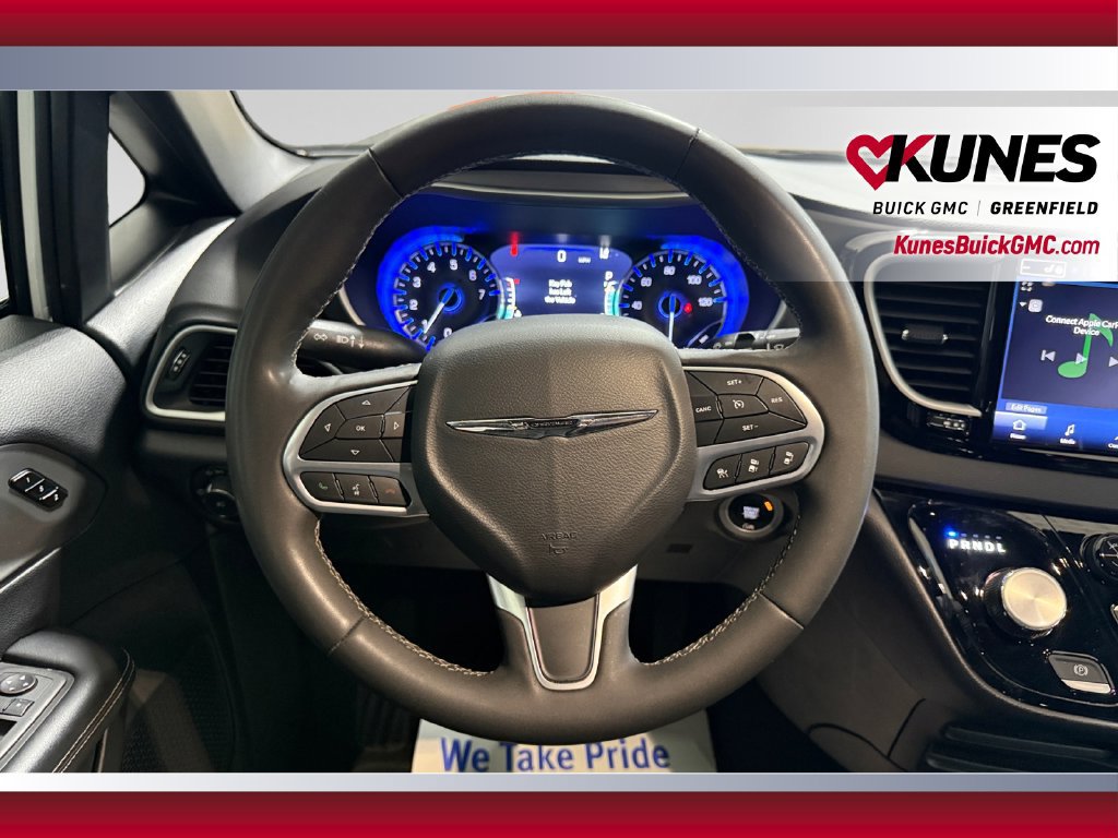 Used 2025 Chrysler Pacifica Select FWD image 15
