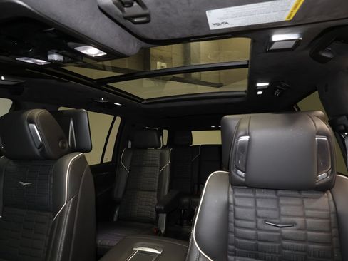 Used 2026 Cadillac Escalade ESV Platinum Sport w/ LPO, ONYX Package AWD/4WD image 19