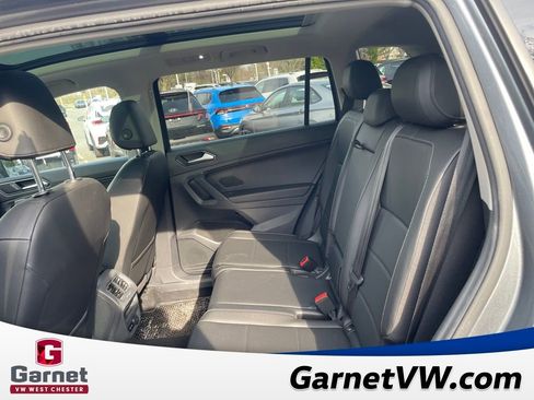 Used 2018 Volkswagen Tiguan SE w/ Panoramic Sunroof Package image 8