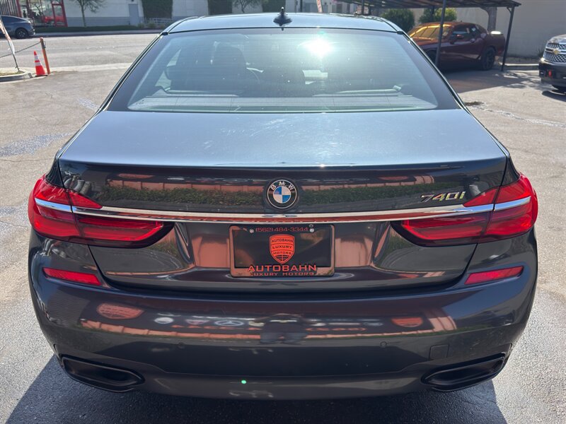 Used 2019 BMW 740i w/ M Sport Package RWD image 7