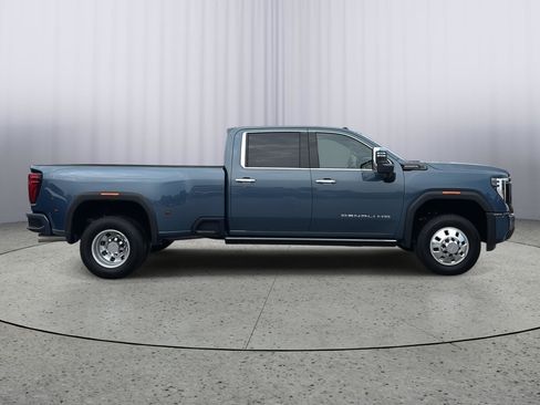 Used 2025 GMC Sierra 3500 Denali Ultimate AWD/4WD image 6