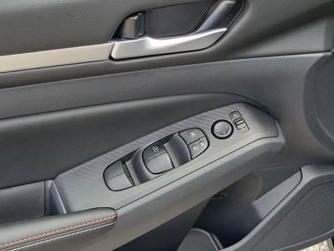 New 2026 Nissan Altima 2.5 SR w/ SR Premium Package FWD image 24