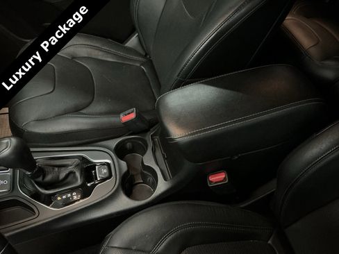 Used 2019 Jeep Cherokee Limited w/ Luxury Group image 29