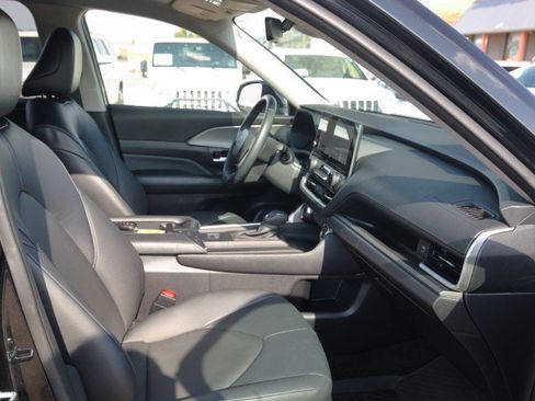 Used 2024 Toyota Grand Highlander AWD image 33
