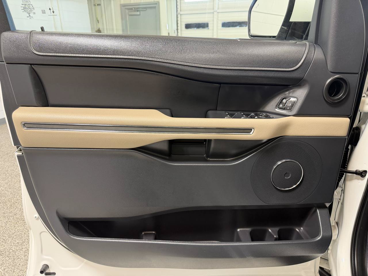 Used 2022 Ford Expedition XLT RWD image 12