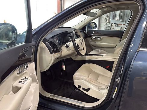 Used 2018 Volvo XC90 T6 Momentum w/ Momentum Plus Package AWD/4WD image 22