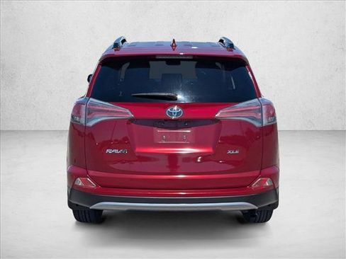 Used 2018 Toyota RAV4 XLE FWD image 6