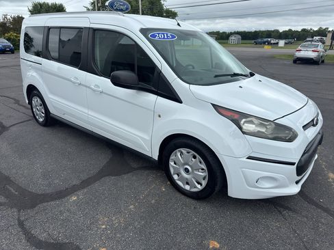 Used 2015 Ford Transit Connect XLT image 2