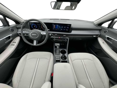 Used 2025 Hyundai Sonata SE image 13