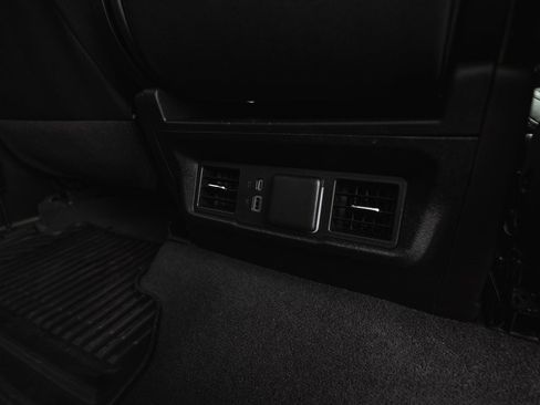 Used 2024 Chevrolet Silverado 3500 LT image 37