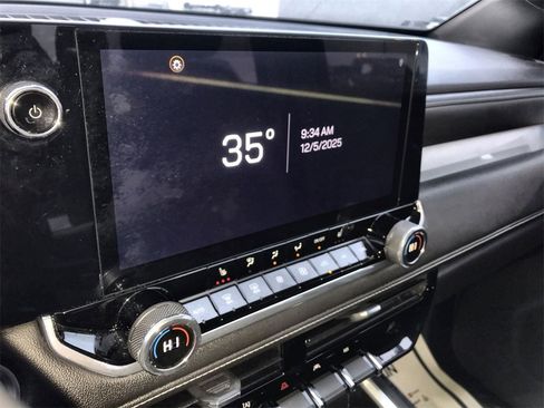 Used 2024 Chevrolet Colorado LT image 16