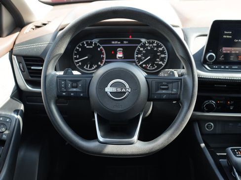 Used 2023 Nissan Rogue S image 18