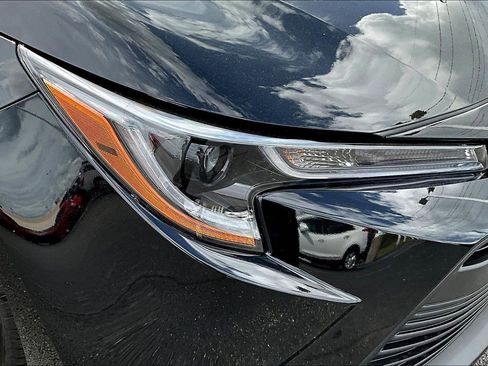 Used 2026 Toyota Corolla LE w/ Carpet Mat Package (TMS) image 31