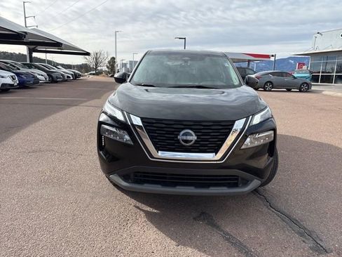 Used 2023 Nissan Rogue SV image 2