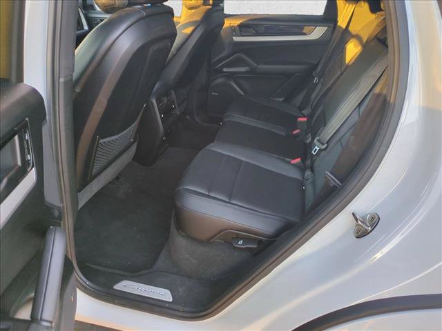 Used 2024 Porsche Cayenne AWD/4WD image 20